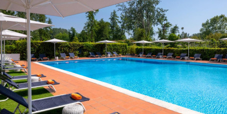28880 din za dva noćenja sa doručkom za dve osobe uz korišćenje bazena u Unahotels Forte dei Marmi!
